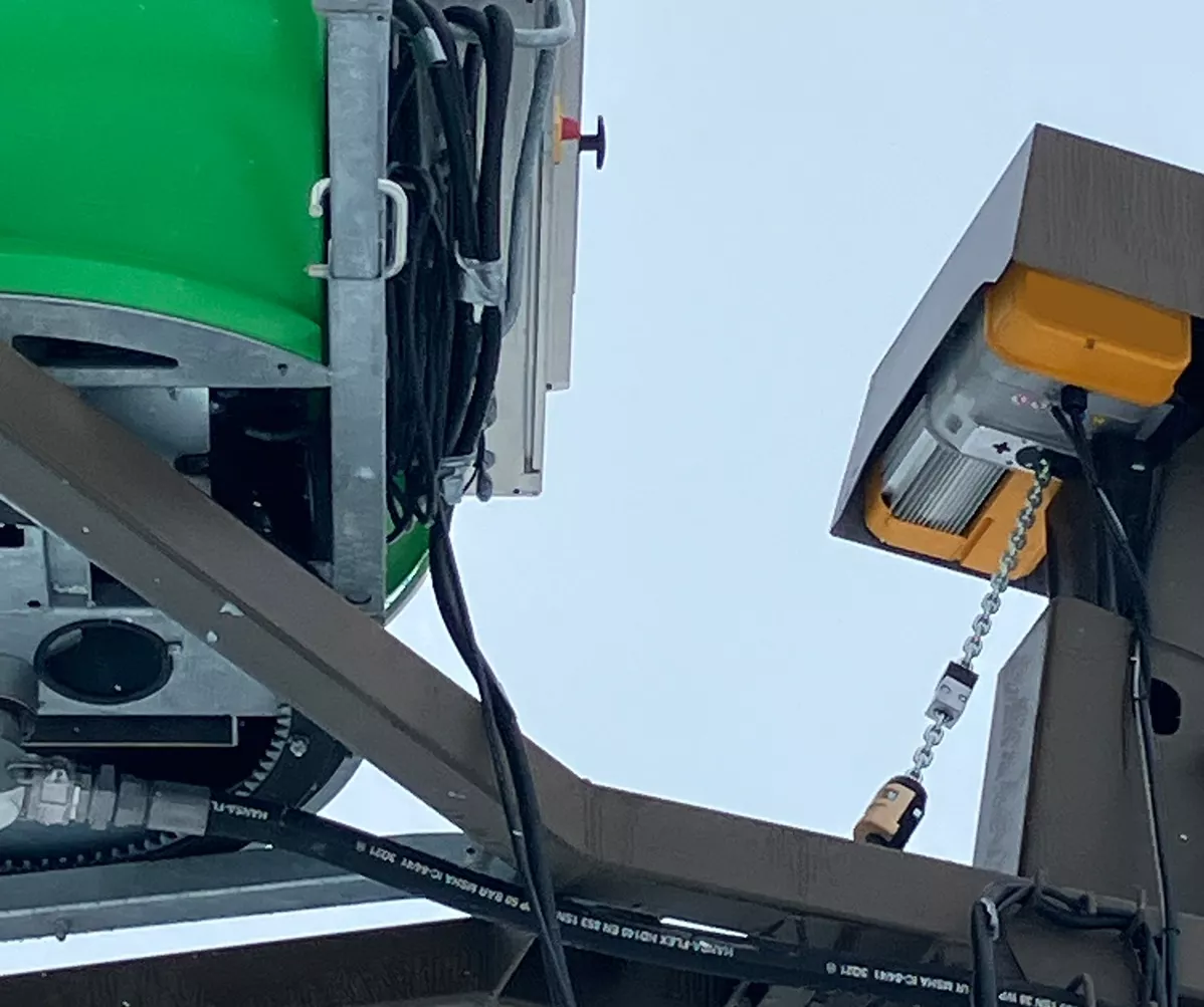 Hoist Chains in use
