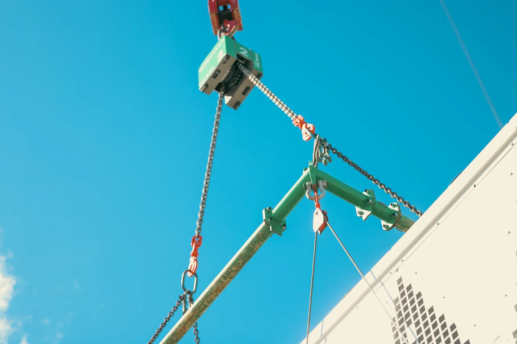 pewag Levo Load Balancer in action lifting a heat pump